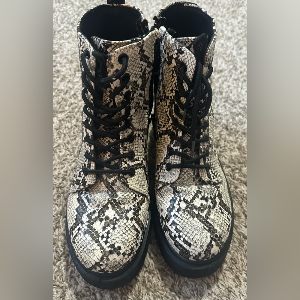 Cupid Snake Print Combat Boots Chunky Lace-Up Side Zipper Ankle Boots - Picture 3 of 8